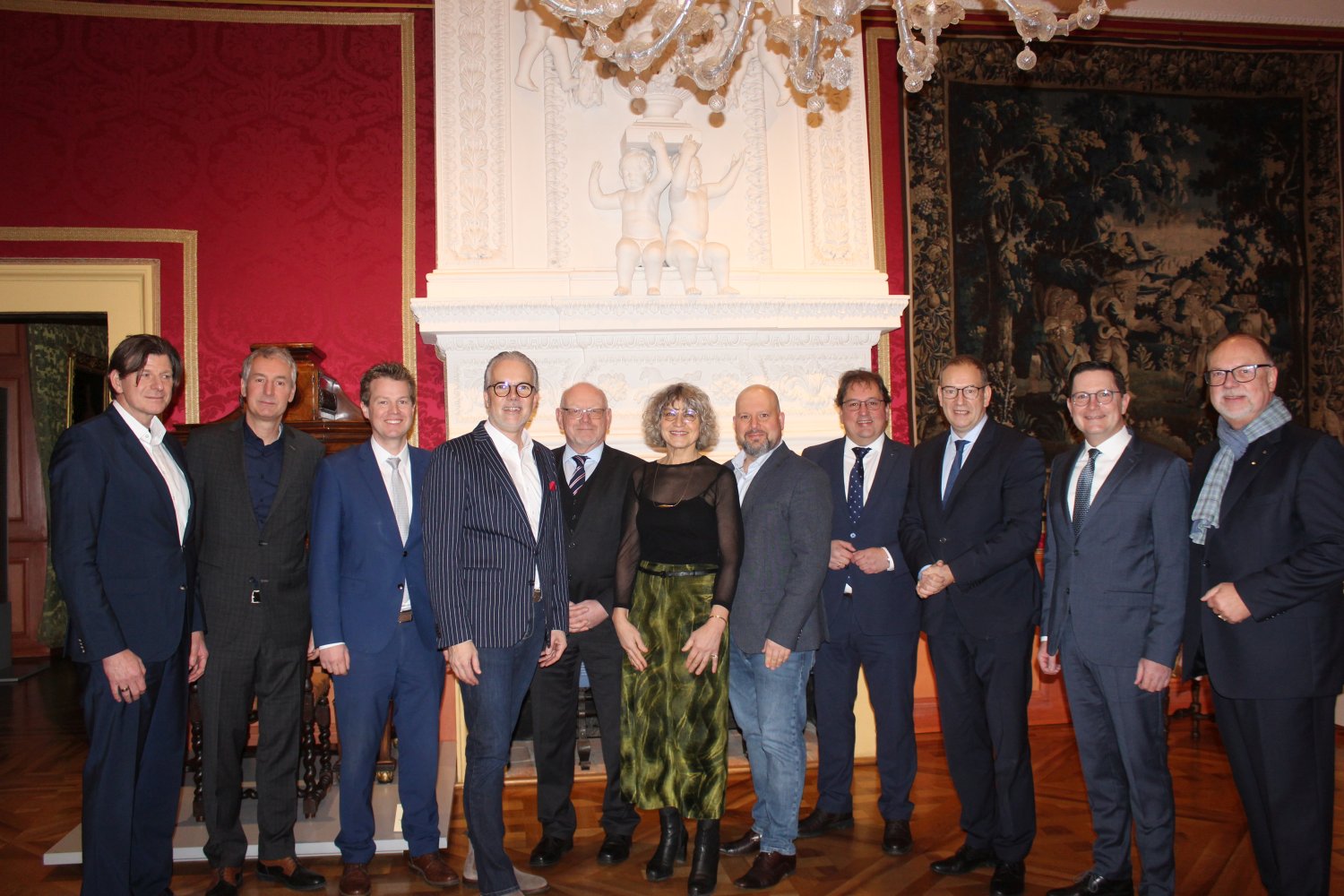 Der BDB Vorstand und seine Gäste (vlnr): Jörg Paul, Martin Wittjen, Jörn Schepelmann, Christoph Schild, Hermann Baars, Susanne Witt, Uwe Mill, Axel Flader, Henning Otte, Alexander Wille, Hans-Jörg Wisch. Foto: Karin Kellerer.